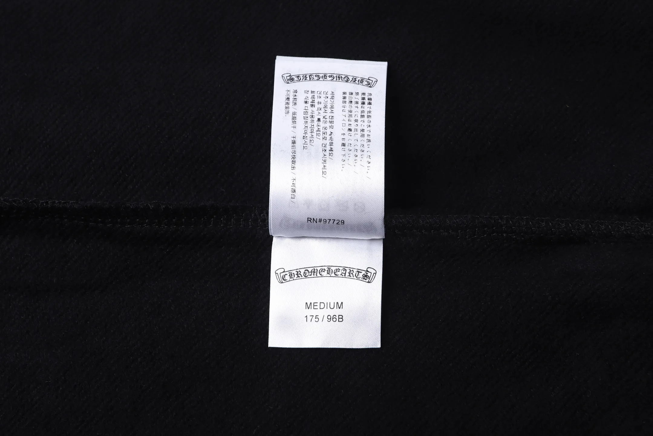 P390 Chrome Hearts25SS1988 limited foil color printed hooded sweatshirt ●400g Odell velvet sweatshirt material ●440g 1*1 matching high-end fashion brand rib ●Fabric fermentation ●Glue printing ●Customized 1:1 eyelet ●Customized 1:1 hat rope ●Customized 1:1 trademark ●Loose version ●Size: S M L ●Style number: 2006/3B#20